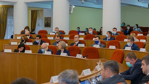 Бюджет поддержит приемные семьи для пожилых 